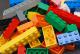Departamento en Manhattan con escalera adornada con 20,000 piezas de Lego